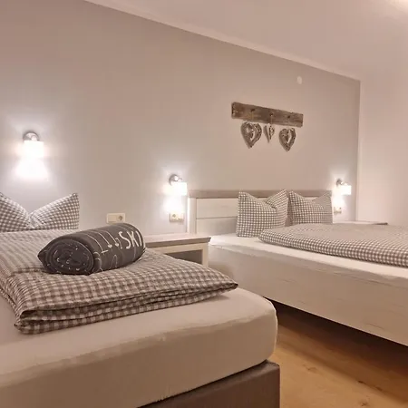 公寓 皮兹布因酒店 *